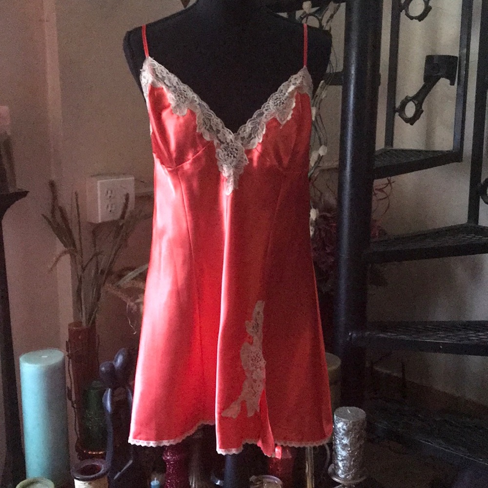 Frederick’s of Hollywood Vintage Vibrant Chemise Slip